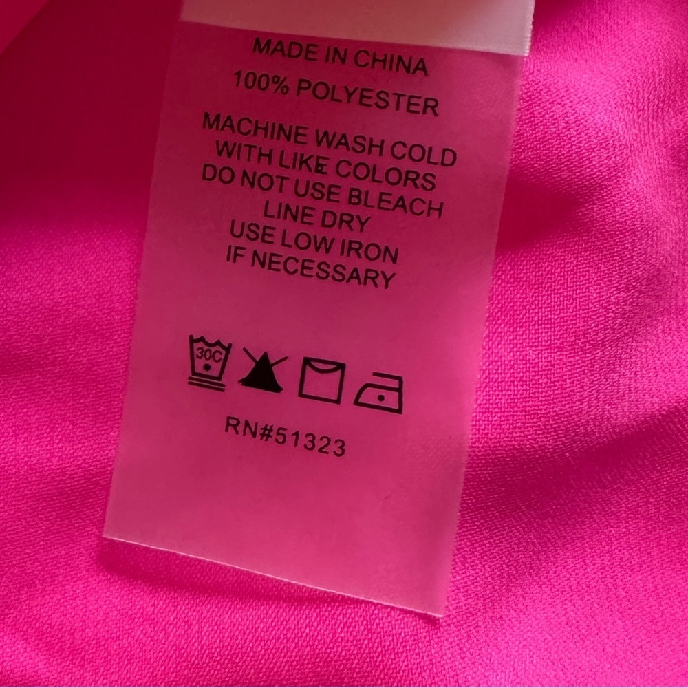 Vince Camuto Small Barbie Vivid Pink Sleeveless Blouse NWOT collar Silk like - Picture 5 of 6